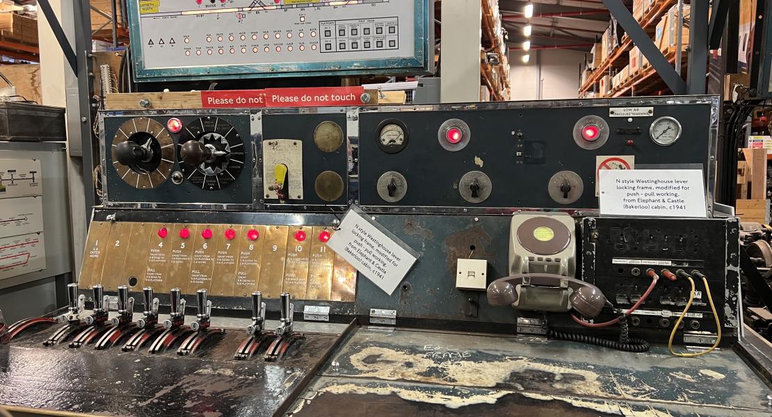 N Style Locking Frame